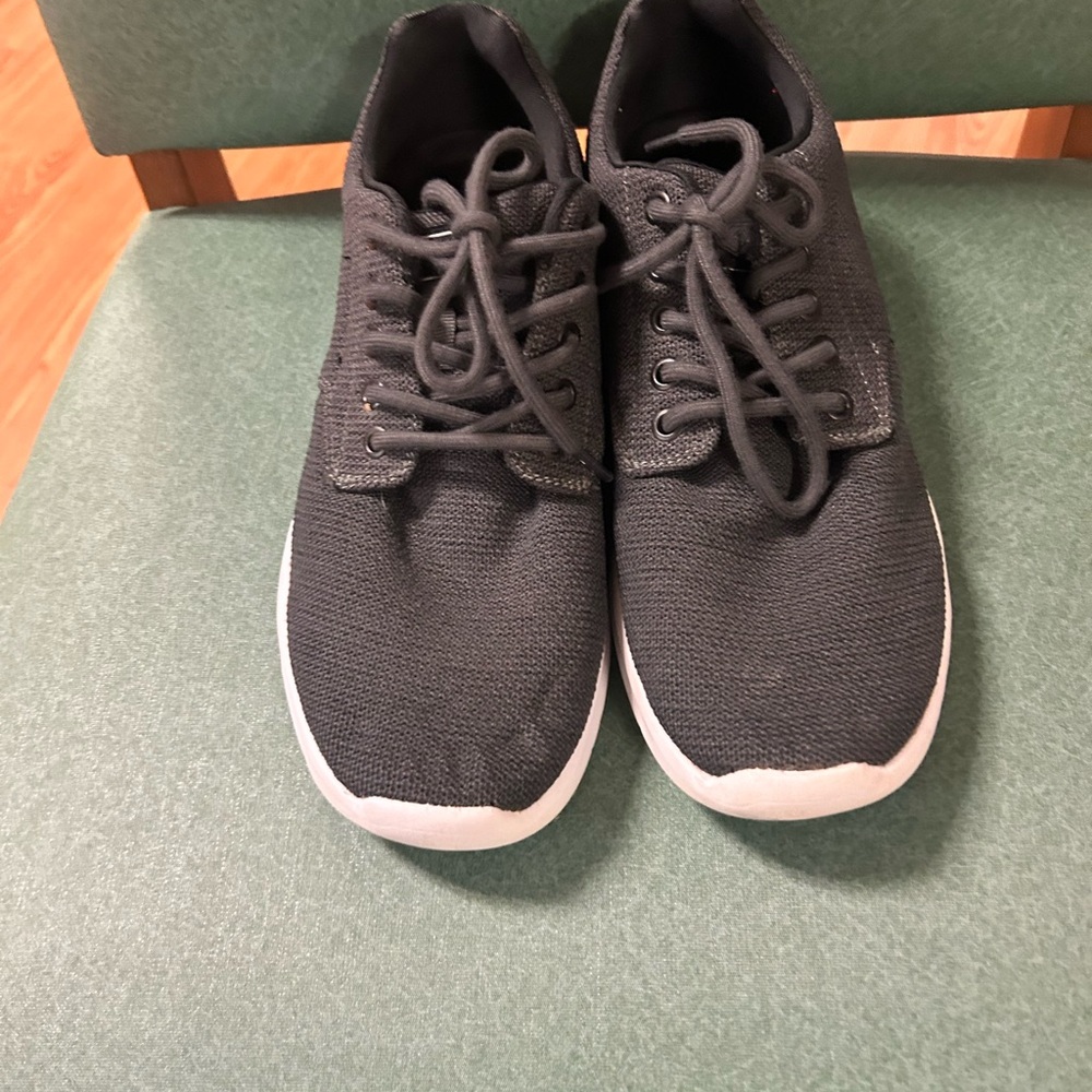 Cuater Ladies size 8 Grey Knit Shoes